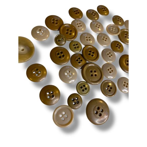 Lot of 34 Midcentury Plastic Buttons Assorted Brown Taupe Craft Sew - Picture 7 of 7